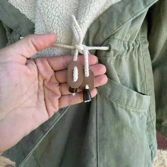 Unpublished women’s asymmetric fur fully lined navy green front pockets sz M - Picture 7 of 9